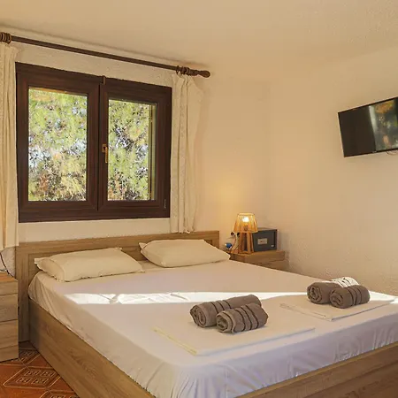 Miranda * Nikiti (Sithonia)